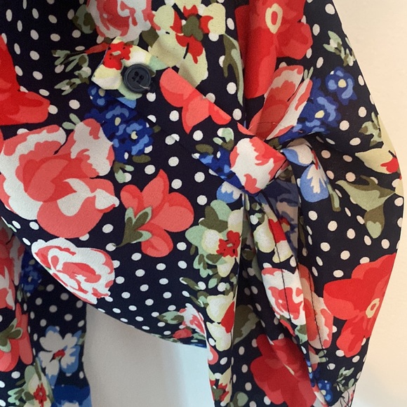 navy polka dot plus 3x blouse with pink and blue flowers. Beautiful! - Picture 5 of 5